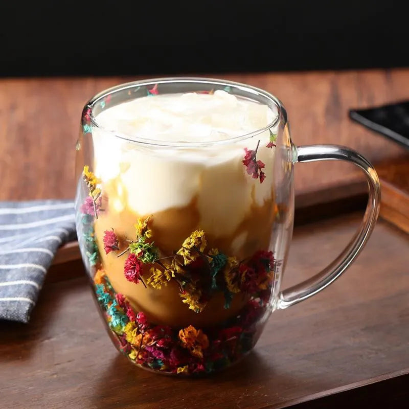 Tasse à fleurs séchées