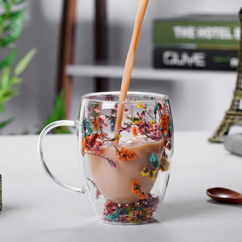 Tasse à fleurs séchées