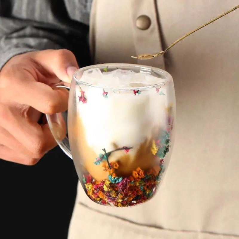 Tasse à fleurs séchées